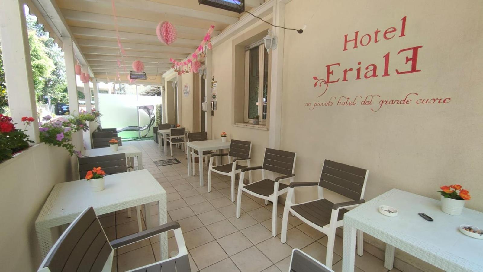 Hotel Eriale Rímini Exterior foto