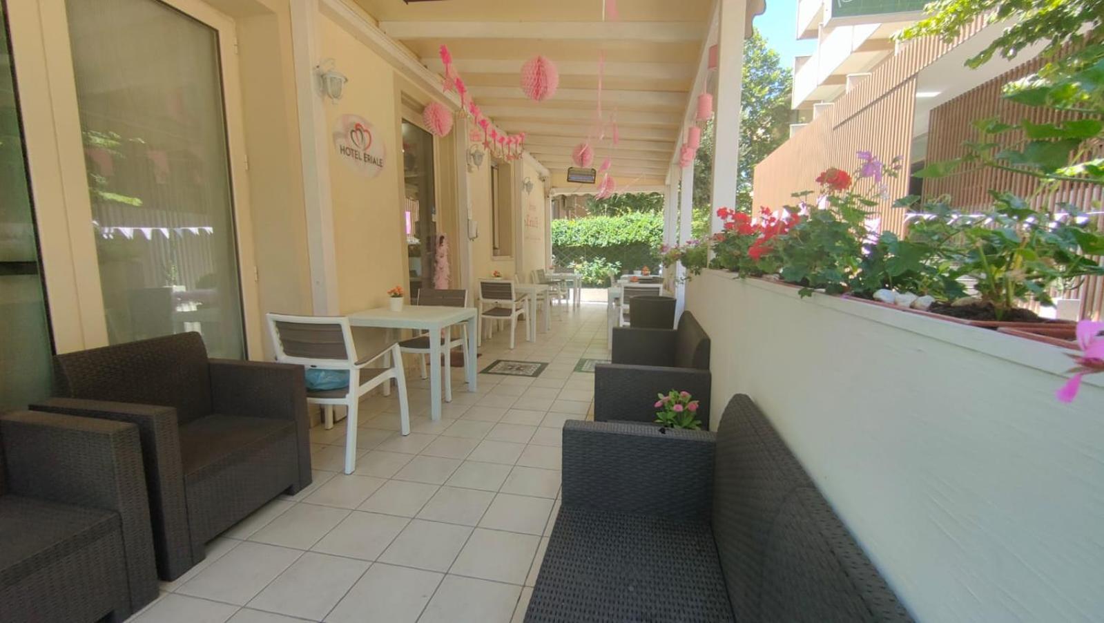 Hotel Eriale Rímini Exterior foto